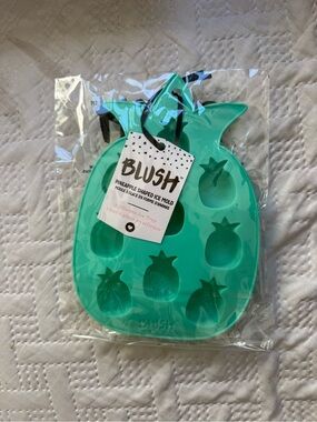 BLUSH Pineapple Shaped Ice Mold Silicone Ice Tray NEW
